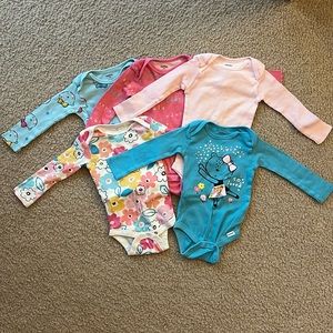5 Pack of 6-9 month Gerber long sleeve onesies